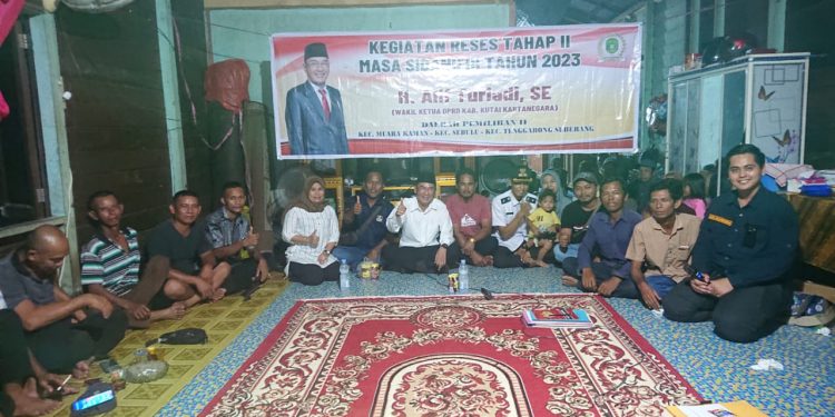 Reses di Desa Muara Kaman Ulu, Alif Turiadi Siap Bantu Perjuangkan Sektor Pendidikan dan Perikanan