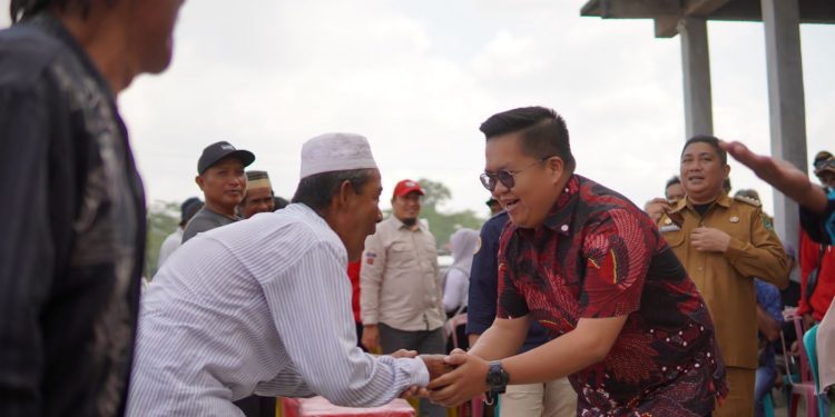 Wabup Kukar Salurkan Bantuan Perikanan ke Masyarakat di Kecamatan Anggana