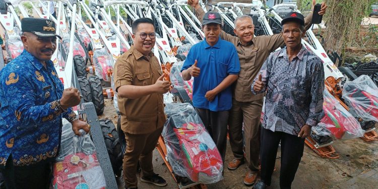 Wujudkan Kukar Swasembada Pangan, Belasan Gapoktan Terima Alsintan