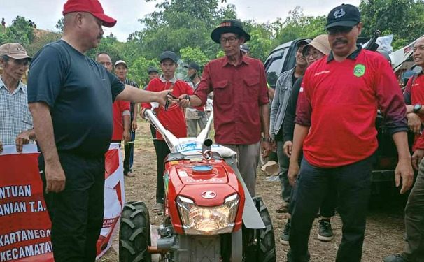 Bupati Kukar Salurkan Bantuan Sarana Prasarana untuk Petani dan Nelayan