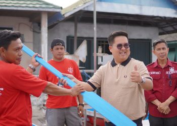 Rendi Solihin Salurkan Perahu Hingga Jutaan Bibit Udang ke Masyarakat Perikanan di Muara Badak