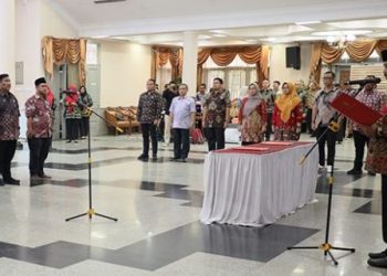 Bupati Lantik 16 Pejabat Administrator dan Pengawas di Lingkungan Pemerintahan Kukar