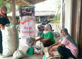 Warga Maluhu Ubah Sampah Jadi Berkah untuk TPQ