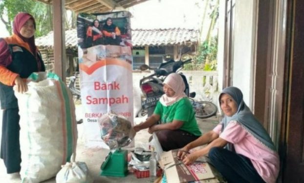 Warga Maluhu Ubah Sampah Jadi Berkah untuk TPQ