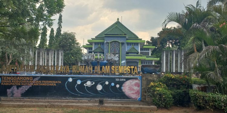 Dispar Lakukan Pengadaan Lensa Kamera Planetarium 2023