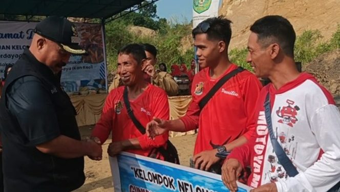 Pembudidaya Ikan di Kelurahan Mangkurawang dapat Bantuan dari Pemkab Kukar