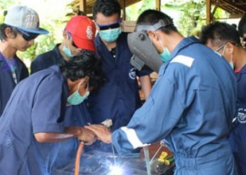 Distransnaker Kukar Kirim 20 Pemuda ke Batam untuk Pelatihan Welder