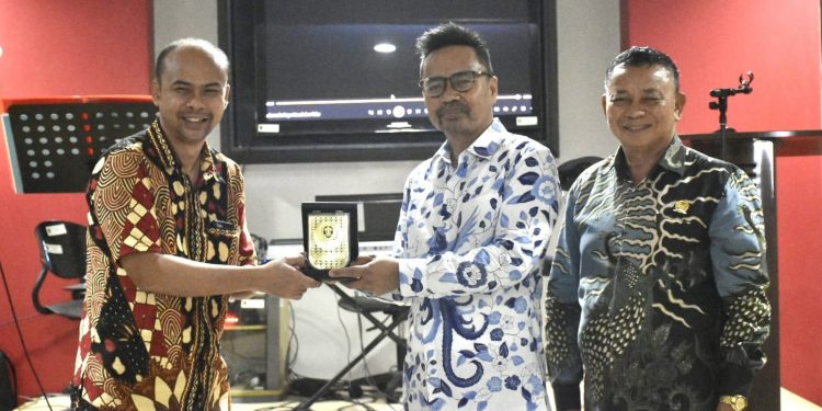 Praktisi Hukum Dari FH Unmul Dan ALHI Sambangi DPRD Kaltim