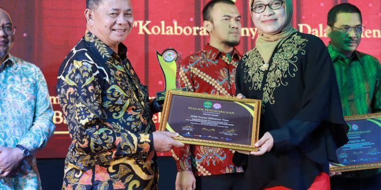 Jadi Mitra Strategis Peduli Penyiaran, DPRD Kaltim Terima Penghargaan Dari KPID