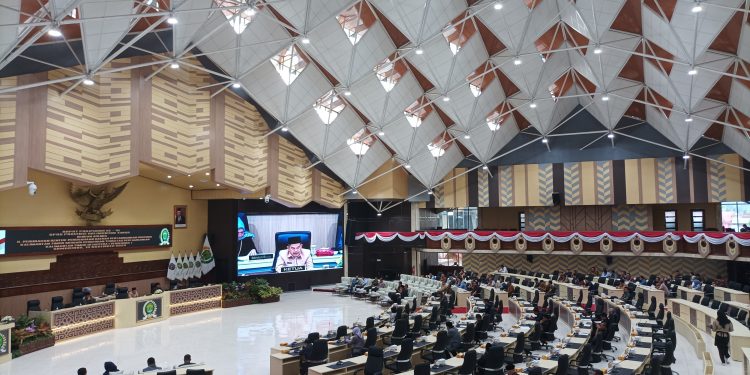 Komitmen Tuntaskan Tugas Legislasi, Tiga Ranperda Disahkan Jadi Perda