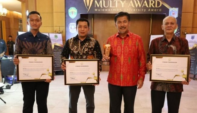 Program Listrik Terpencil Bawa Pemkab Kukar Raih Cum Loude Award dari Unmul