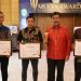 Program Listrik Terpencil Bawa Pemkab Kukar Raih Cum Loude Award dari Unmul