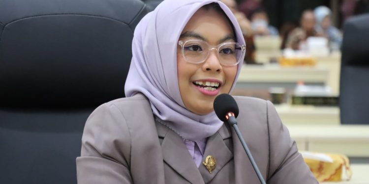 Siti Rizky Amalia Sampaikan Usulan Pemekaran Kabupaten Kutai Timur