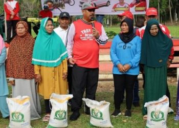 Pemerintah Kabupaten Beri Bantuan Pangan Beras untuk KPM di Bukit Biru Kukar