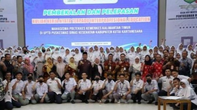 Poltekes Kaltim Gelar KKN Terpadu IPE di Kukar, Beri Pelayanan Kesehatan dan Atasi Stunting