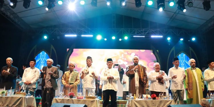 Hadiri Kaltim Bershalawat XI, Wakil Ketua DPRD Kaltim Ajak Masyarakat Tingkatkan Iman dan Taqwa