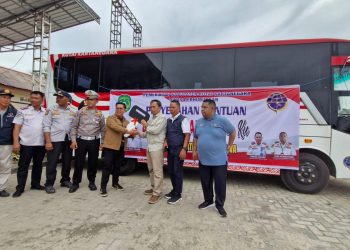 Penyerahan Bantuan Bus Sekolah ke Kecamatan Muara Jawa Oleh Wakil Bupati Kukar