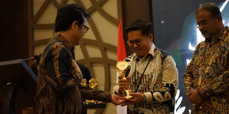 Rendi Solihin Wabup Kukar Raih JMSI Award, Tekankan Peran UMKM dalam Ekonomi Lokal