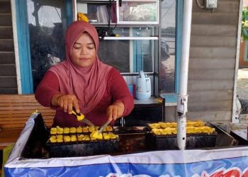 Desa Teluk Dalam Promosikan Kue Keroncong Tradisional Melalui UMKM Center