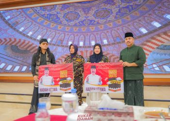 Kisah Haru Pemenang Umrah di Buka Puasa Bersama Bupati Edi Damansyah dan Gus Miftah