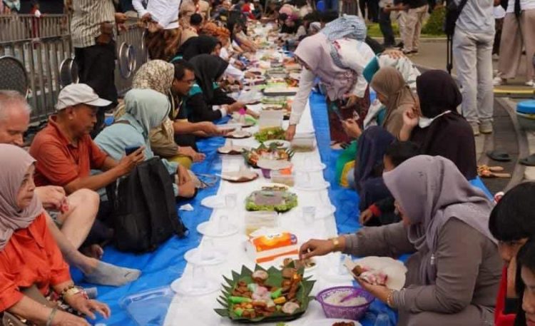 Semarak Budaya Kutai Kartanegara di Alun-alun Kota Malang