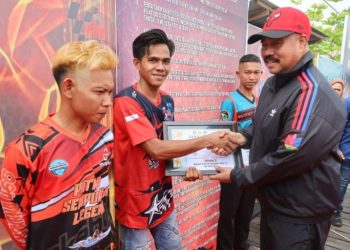 Bupati Kukar Dukung Olahraga Rekreasi, Sumbang Rp 10 Juta untuk Hadiah Balap Ketinting di Desa Embalut