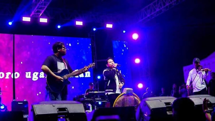 Ribuan Masyarakat Padati Pesta Laut Pesisir Nusantara 2024 di Samboja, Guyon Waton Jadi Bintang Utama