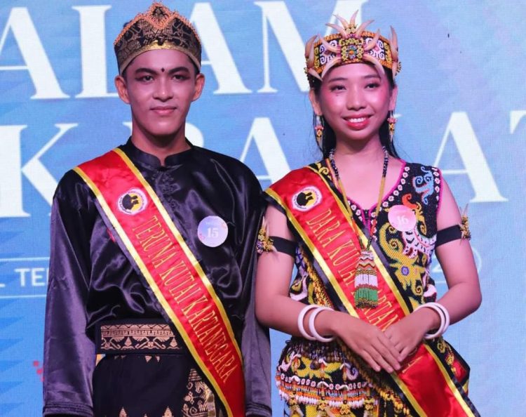 24 Finalis Taruna Dara Kukar 2024 Unjuk Bakat di Taman Titik Nol Tenggarong