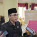 Wakil Ketua DPRD Kukar Beri Bantuan Papan Interaktif untuk Kepala Desa