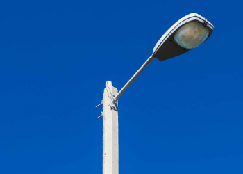Tingkatkan Keselamatan dan Kenyamanan, Dishub Kukar Pasang 220 Lampu Jalan di Mangkurawang