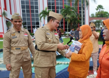Hari Pahlawan, Pemkab Kukar Berikan Bantuan untuk Janda Veteran