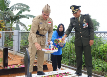 Pjs Bupati bersama Forkopimda Kukar Gelar Ziarah dan Tabur Bunga di TMP Bukit Biru