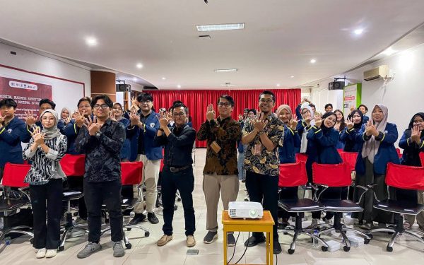 Mahasiswa ITK ‘Magang Sehari’ di Telkom Balikpapan, Belajar Langsung Dunia Digital dari Praktisinya