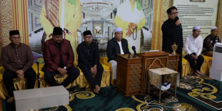 Wakil Bupati Kukar Rendi Solihin Tekankan Persatuan dan Bagi Bantuan di Safari Ramadhan