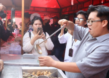 Rendi Solihin Resmikan Takjil War Ramadan, Dorong UMKM Kukar Berkembang Bersama Masyarakat