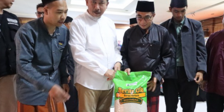 Sekda Kukar Lepas Distribusi 5 Ton Beras PASKAS ke Pesantren dan Panti Asuhan