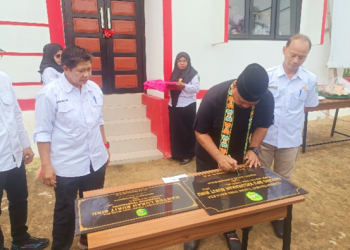 Bupati Kukar Resmikan Kantor Lurah dan Gedung Serbaguna Bukit Biru