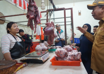 Jelang Lebaran, Sekda Kukar Tinjau Pasar dan Kendalikan Harga Sembako