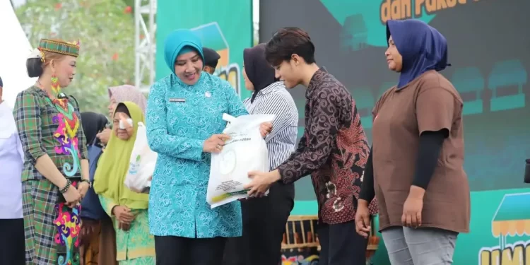 Pemprov Kaltim Salurkan Bantuan Gizi dan Sembako, Sasar Kelompok Rentan dan Pekerja Layanan Publik